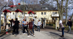Gruppe beim Basketball